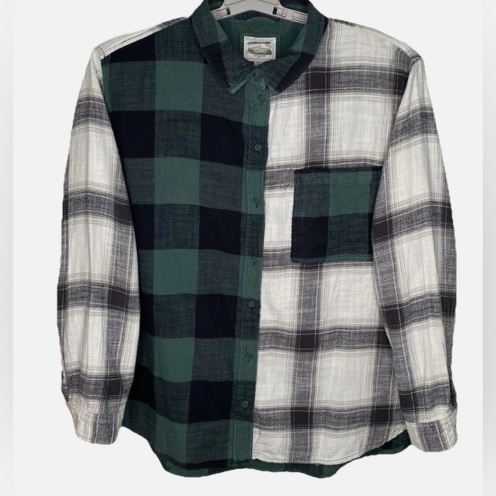 AMERICAN EAGLE PatchWork flannel button down shirt size women’s medium